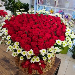 100 red roses basket, heart shape