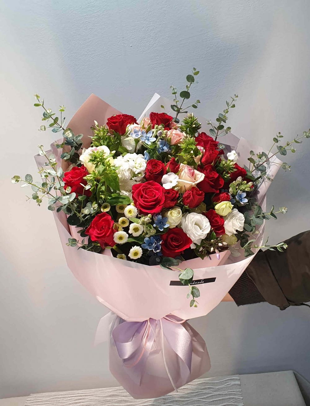 roses bouquet, flower delivery Seoul